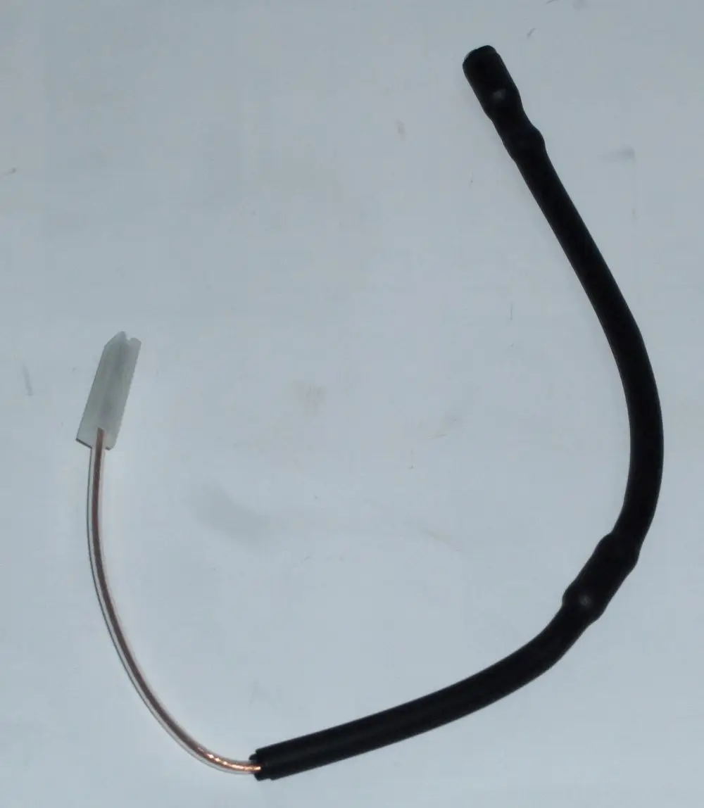 Zündelektrodenkabel von Daikin mit einem Ende aus Kunststoff und einem metallischen Draht, geeignet für verschiedene Heizsysteme.